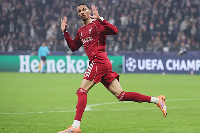 إيكيتيكي يفتتح أهدافه مع ليفربول في دوري أبطال أوروبا