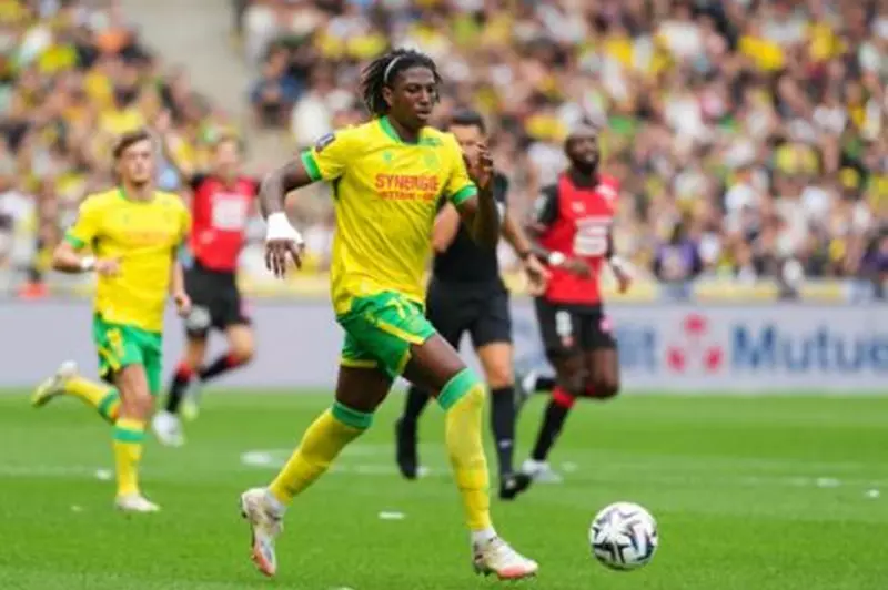 باريس سان جيرمان يدخل سباق التعاقد مع مدافع نانت