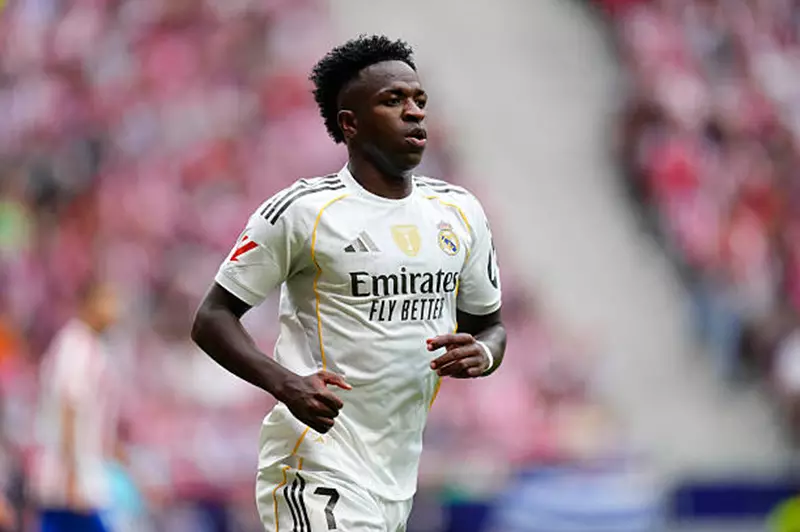 تطور مفاوضات ريال مدريد للتجديد مع فينيسيوس