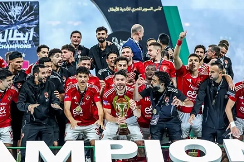 جلسة تصوير لكأس السوبر بالأهلي (فيديو)